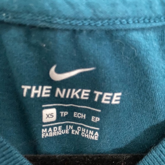 Nike crop top - Picture 2 of 2